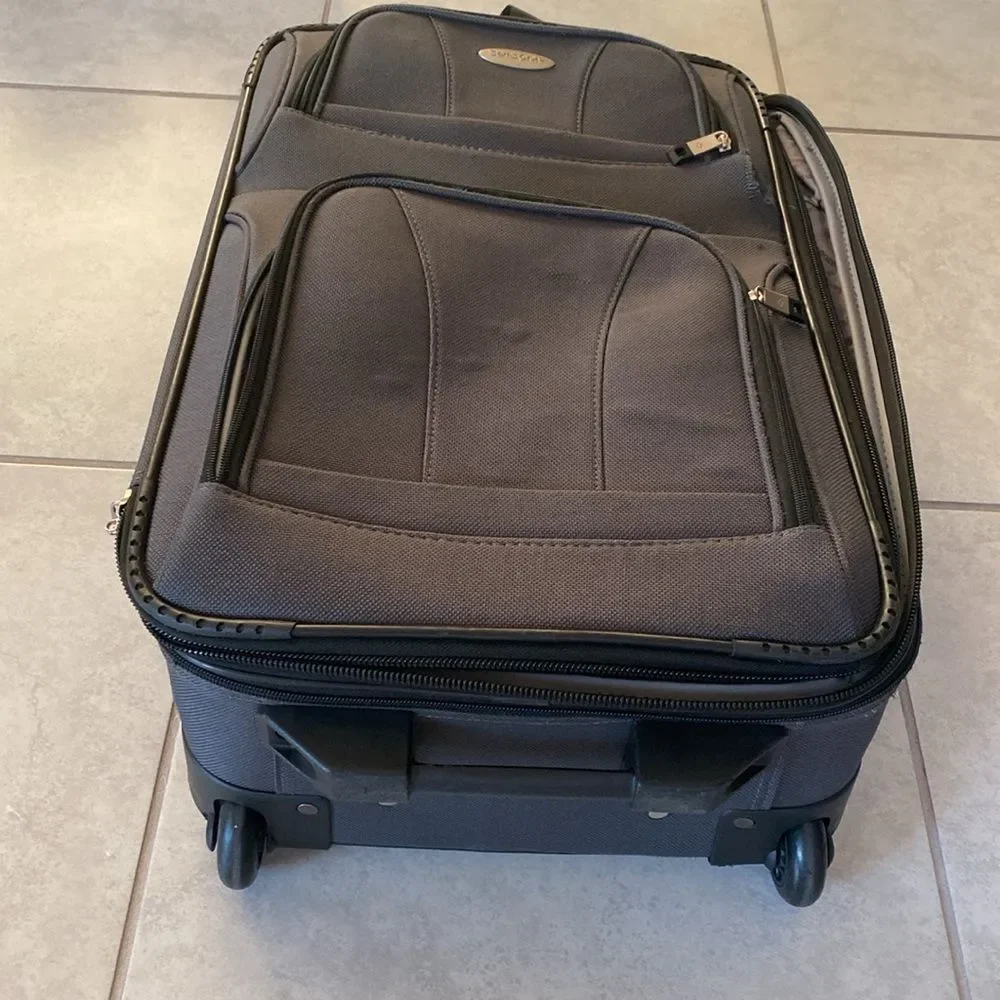 Samsonite Grey Softshell Rolling Upright Suitcase Telescoping Handle Luggage